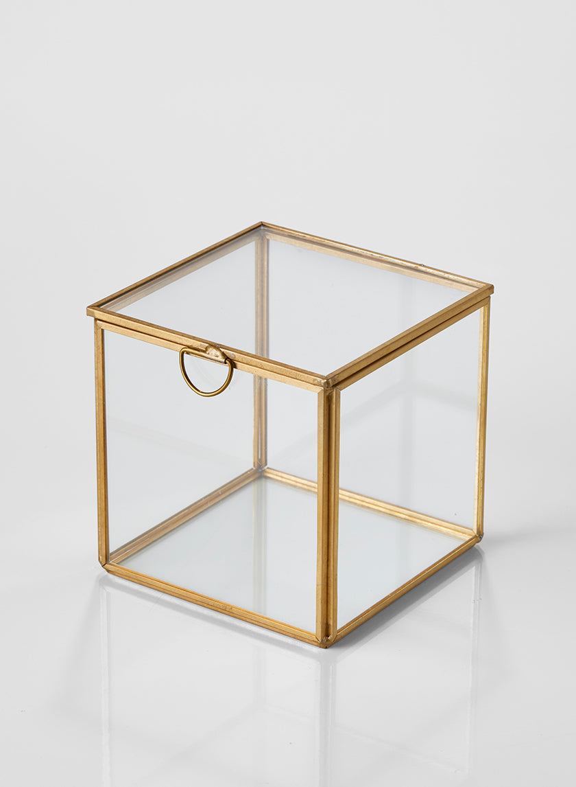 Offers GLASS BOX with LID