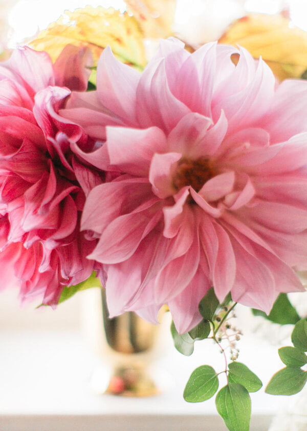 style me pretty dahlia arrangement