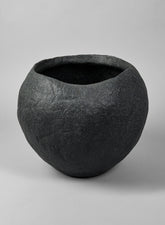 Shirak Poly-Stone Rough Black Planter