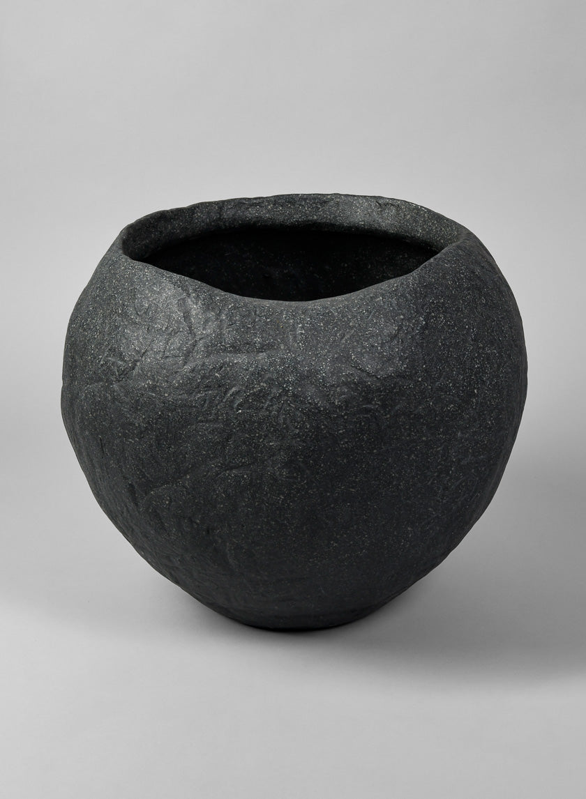 Shirak Poly-Stone Rough Black Planter