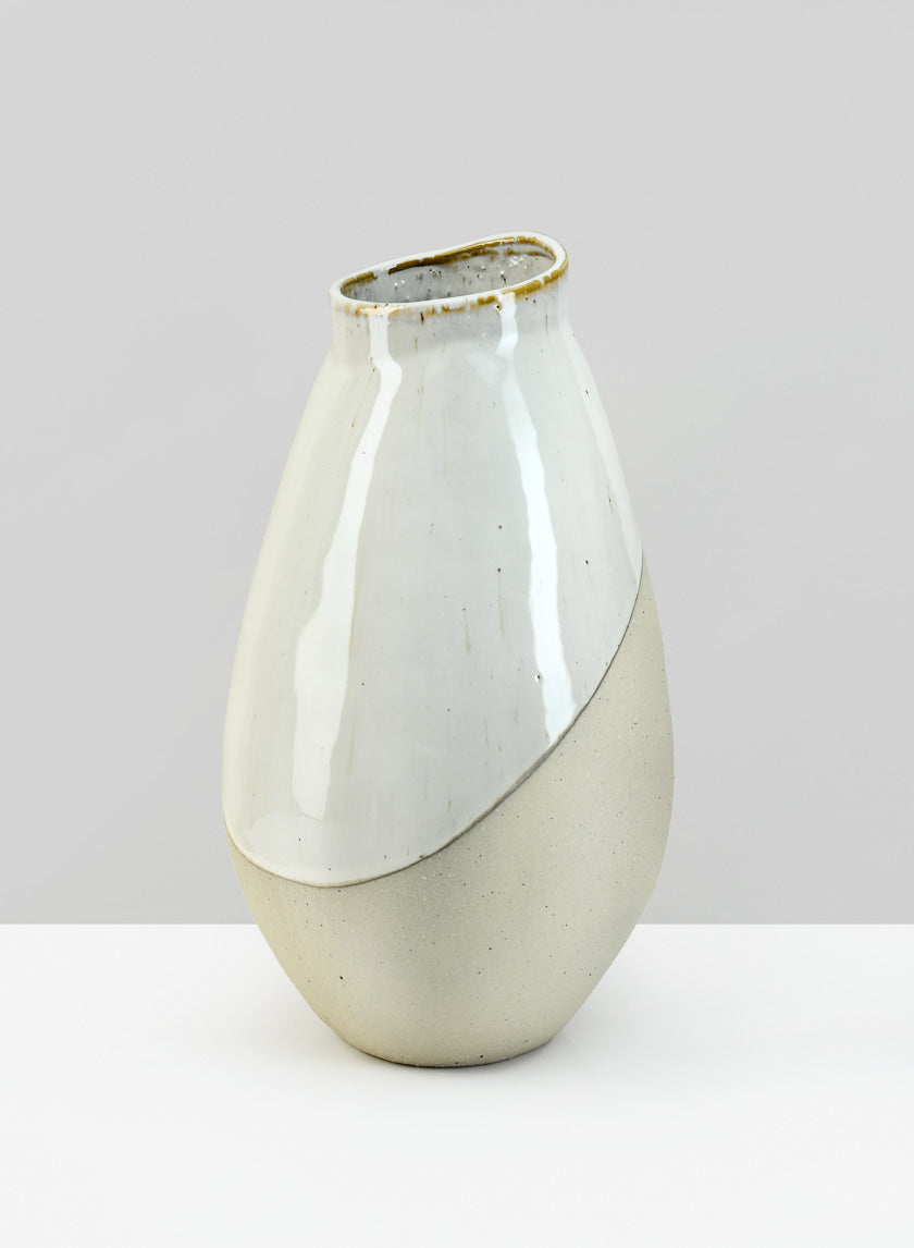 10in Akazu Earth Vase