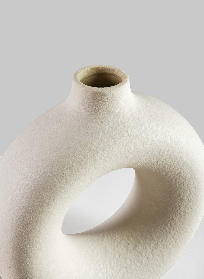 7in Kei Vase sand white