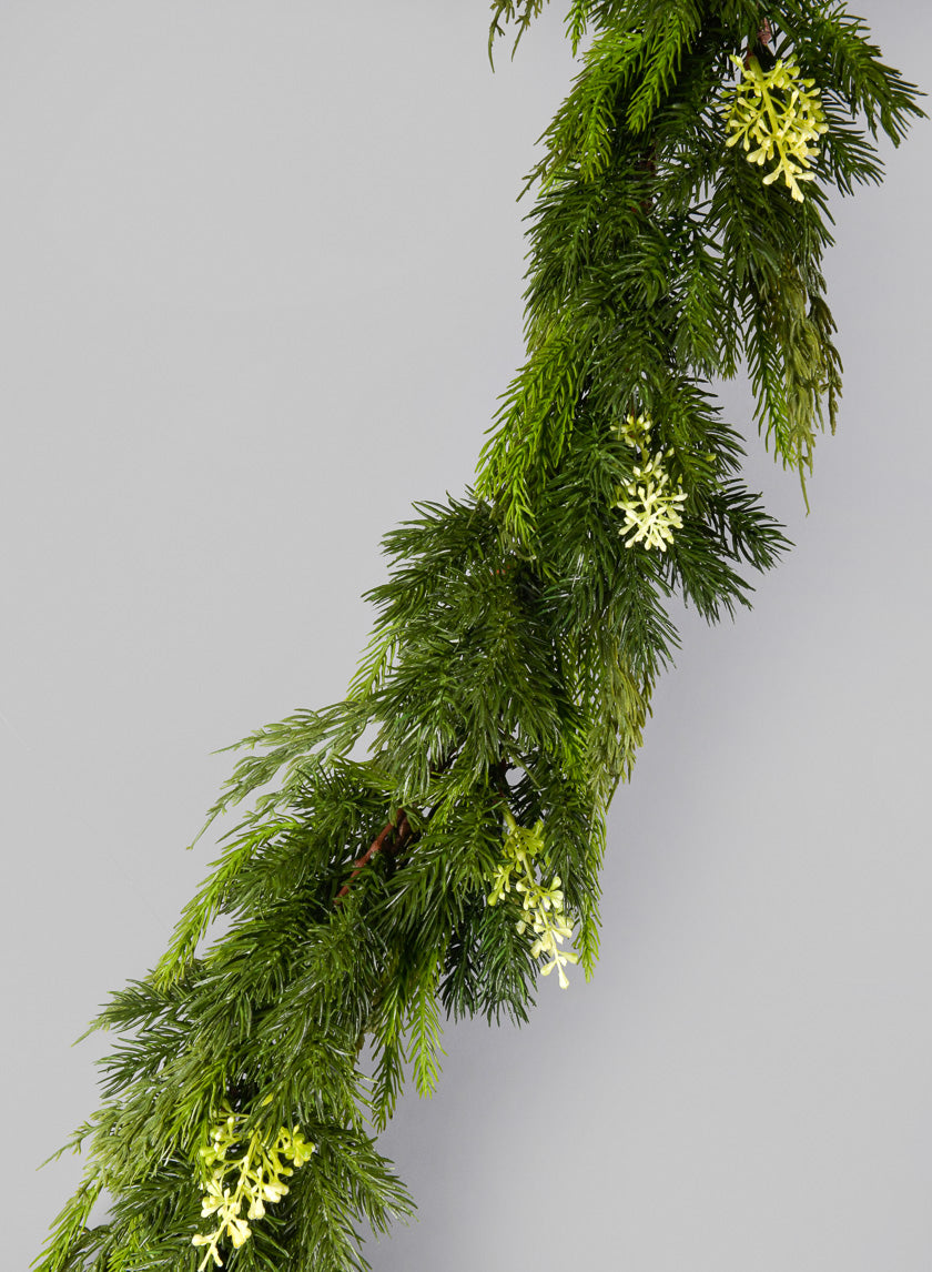 6ft Pine Garland With Berries